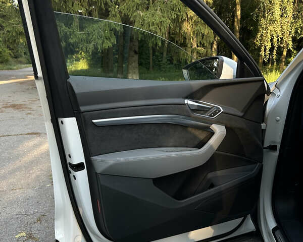 Белый Ауди E-Tron, объемом двигателя 0 л и пробегом 111 тыс. км за 30900 $, фото 25 на Automoto.ua