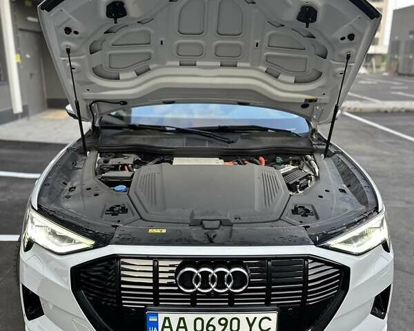 Білий Ауді E-Tron, об'ємом двигуна 0 л та пробігом 41 тис. км за 37500 $, фото 15 на Automoto.ua