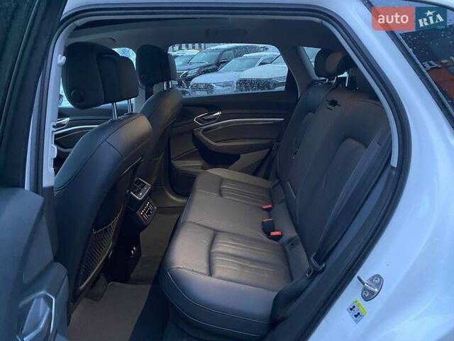 Білий Ауді E-Tron, об'ємом двигуна 0 л та пробігом 55 тис. км за 29400 $, фото 19 на Automoto.ua