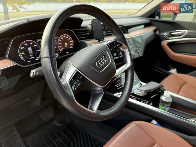 Білий Ауді E-Tron, об'ємом двигуна 0 л та пробігом 104 тис. км за 35000 $, фото 20 на Automoto.ua