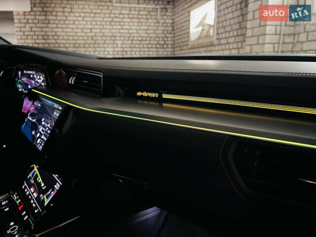 Белый Ауди E-Tron, объемом двигателя 0 л и пробегом 53 тыс. км за 41000 $, фото 11 на Automoto.ua
