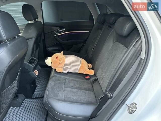 Білий Ауді E-Tron, об'ємом двигуна 0 л та пробігом 41 тис. км за 37500 $, фото 26 на Automoto.ua