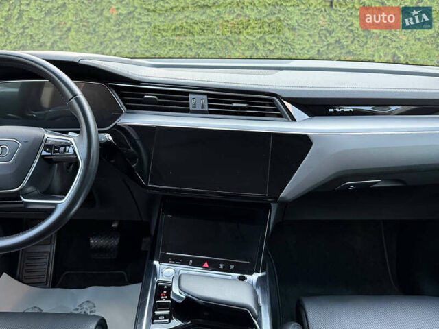Белый Ауди E-Tron, объемом двигателя 0 л и пробегом 198 тыс. км за 27400 $, фото 84 на Automoto.ua