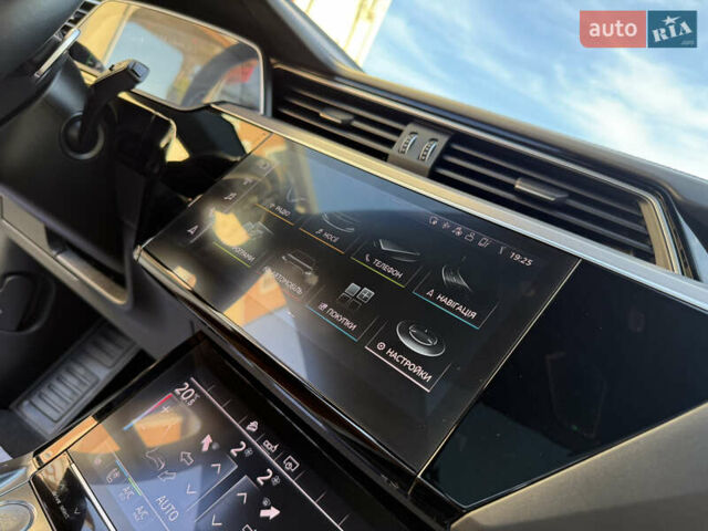 Ауди E-Tron 2020 в Дрогобыче на Automoto.ua Белый Ауди E-Tron, объемом двигателя 0 л и пробегом 156 тыс. км за 29900 $, фото 84 на Automoto.ua
