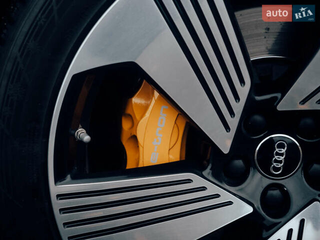 Белый Ауди E-Tron, объемом двигателя 0 л и пробегом 53 тыс. км за 41000 $, фото 5 на Automoto.ua