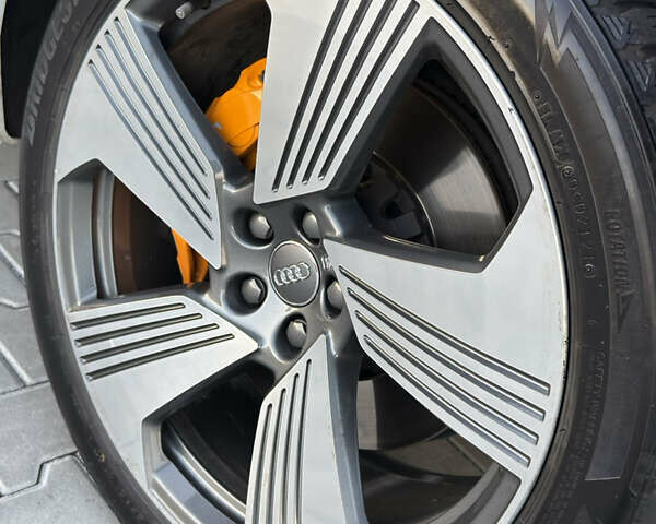 Білий Ауді E-Tron, об'ємом двигуна 0 л та пробігом 89 тис. км за 33500 $, фото 33 на Automoto.ua