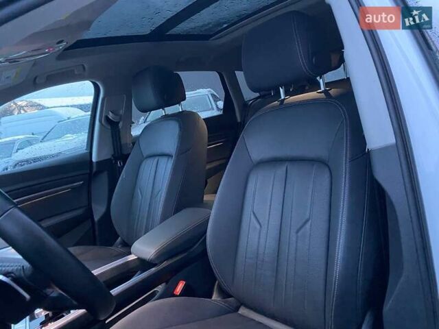 Білий Ауді E-Tron, об'ємом двигуна 0 л та пробігом 55 тис. км за 29400 $, фото 18 на Automoto.ua