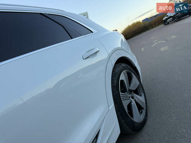 Ауді E-Tron 2020 у Львові на Automoto.ua Білий Ауді E-Tron, об'ємом двигуна 0 л та пробігом 156 тис. км за 29500 $, фото 31 на Automoto.ua