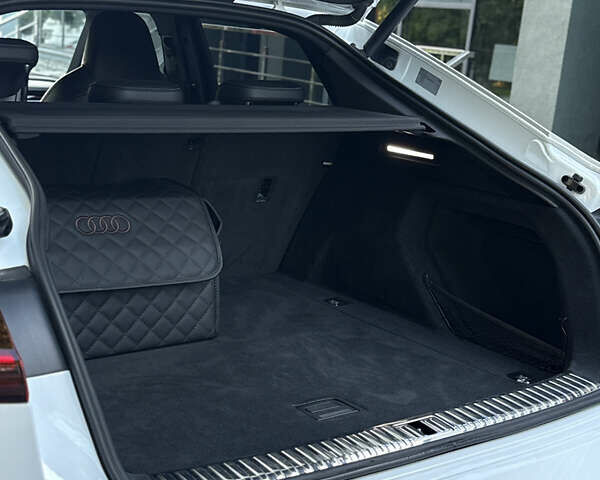Белый Ауди E-Tron, объемом двигателя 0 л и пробегом 95 тыс. км за 39999 $, фото 40 на Automoto.ua