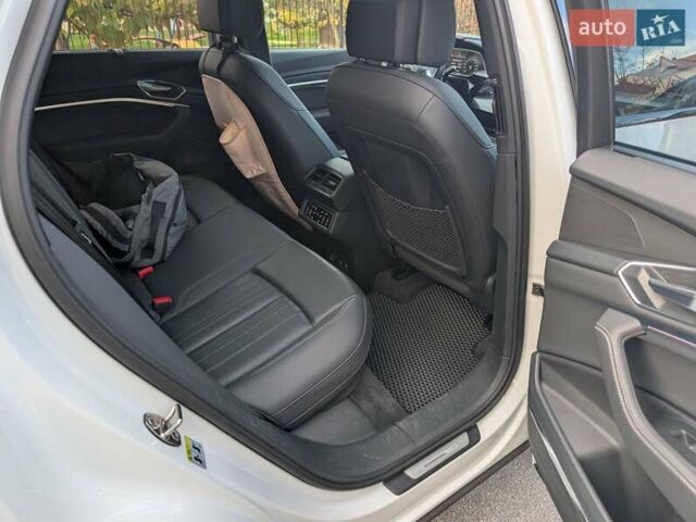 Ауді E-Tron 2020 у Чернівцях на Automoto.ua Білий Ауді E-Tron, об'ємом двигуна 0 л та пробігом 291 тис. км за 27600 $, фото 20 на Automoto.ua