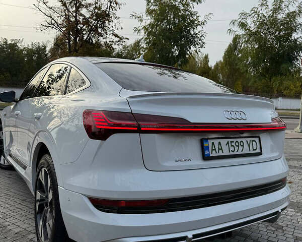 Білий Ауді E-Tron, об'ємом двигуна 0 л та пробігом 104 тис. км за 35000 $, фото 17 на Automoto.ua