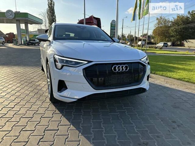 Белый Ауди E-Tron, объемом двигателя 0 л и пробегом 32 тыс. км за 40555 $, фото 10 на Automoto.ua