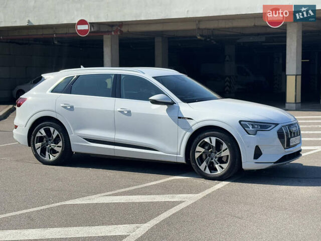 Белый Ауди E-Tron, объемом двигателя 0 л и пробегом 54 тыс. км за 31900 $, фото 1 на Automoto.ua