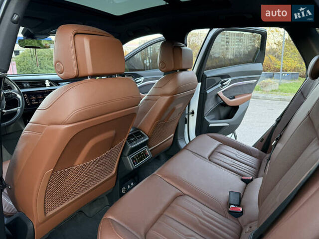 Ауді E-Tron 2020 у Львові на Automoto.ua Білий Ауді E-Tron, об'ємом двигуна 0 л та пробігом 156 тис. км за 29500 $, фото 66 на Automoto.ua