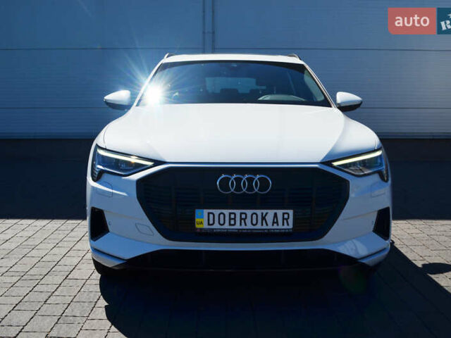 Белый Ауди E-Tron, объемом двигателя 0 л и пробегом 66 тыс. км за 34229 $, фото 2 на Automoto.ua
