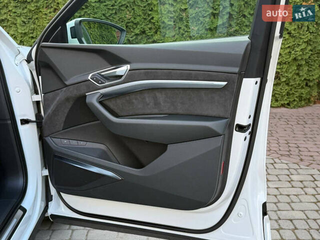 Белый Ауди E-Tron, объемом двигателя 0 л и пробегом 198 тыс. км за 27400 $, фото 60 на Automoto.ua