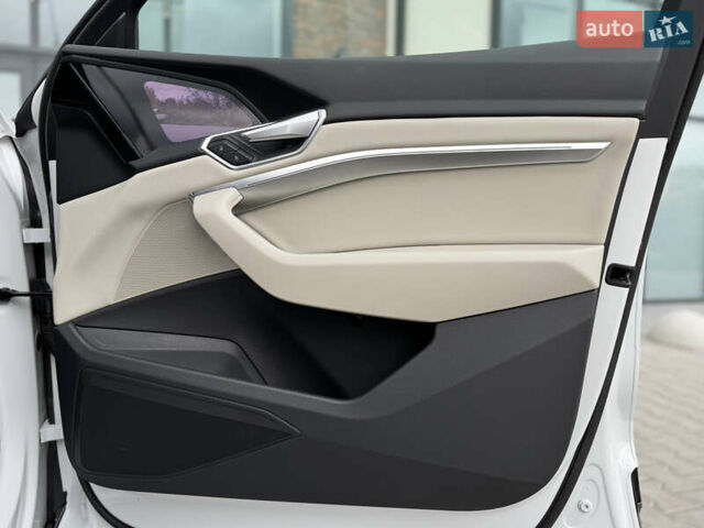 Білий Ауді E-Tron, об'ємом двигуна 0 л та пробігом 98 тис. км за 29700 $, фото 71 на Automoto.ua
