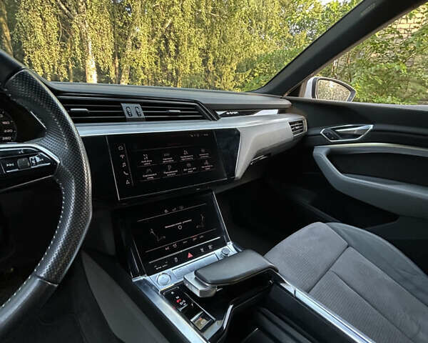 Белый Ауди E-Tron, объемом двигателя 0 л и пробегом 111 тыс. км за 30900 $, фото 27 на Automoto.ua