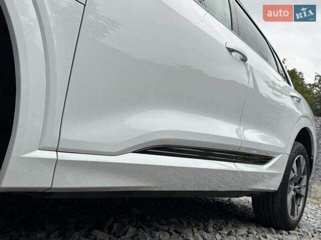 Белый Ауди E-Tron, объемом двигателя 0 л и пробегом 145 тыс. км за 22800 $, фото 25 на Automoto.ua