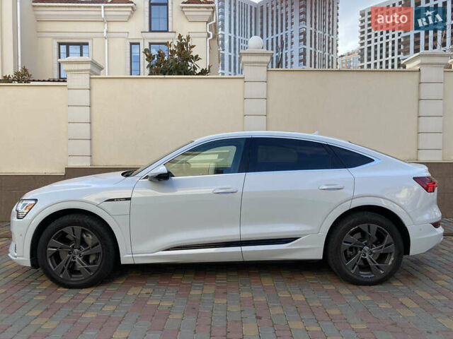 Білий Ауді E-Tron, об'ємом двигуна 0 л та пробігом 56 тис. км за 35900 $, фото 3 на Automoto.ua