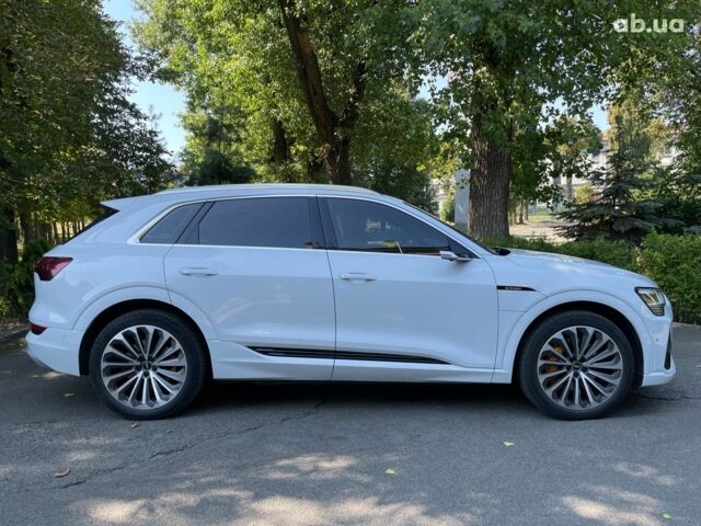 Белый Ауди E-Tron, объемом двигателя 0 л и пробегом 93 тыс. км за 31440 $, фото 10 на Automoto.ua