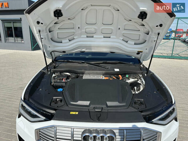 Ауди E-Tron 2020 в Червонограде на Automoto.ua Белый Ауди E-Tron, объемом двигателя 0 л и пробегом 181 тыс. км за 21796 $, фото 10 на Automoto.ua