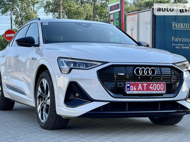 Білий Ауді E-Tron, об'ємом двигуна 0 л та пробігом 17 тис. км за 64000 $, фото 18 на Automoto.ua