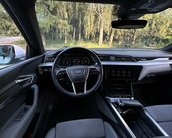 Белый Ауди E-Tron, объемом двигателя 0 л и пробегом 111 тыс. км за 30900 $, фото 26 на Automoto.ua