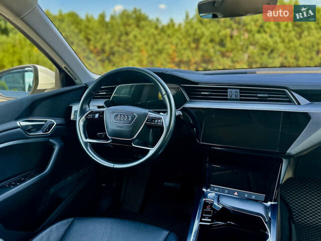 Белый Ауди E-Tron, объемом двигателя 0 л и пробегом 54 тыс. км за 31900 $, фото 12 на Automoto.ua