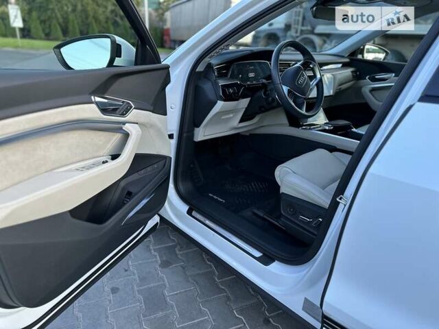 Белый Ауди E-Tron, объемом двигателя 0 л и пробегом 32 тыс. км за 40555 $, фото 31 на Automoto.ua