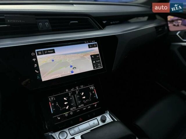 Белый Ауди E-Tron, объемом двигателя 0 л и пробегом 56 тыс. км за 45500 $, фото 16 на Automoto.ua