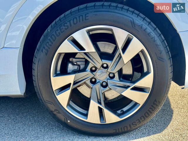 Белый Ауди E-Tron, объемом двигателя 0 л и пробегом 54 тыс. км за 31900 $, фото 18 на Automoto.ua