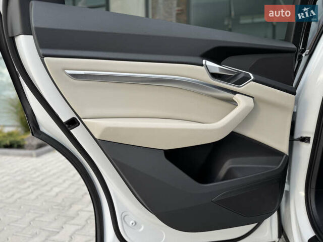 Білий Ауді E-Tron, об'ємом двигуна 0 л та пробігом 98 тис. км за 29700 $, фото 80 на Automoto.ua