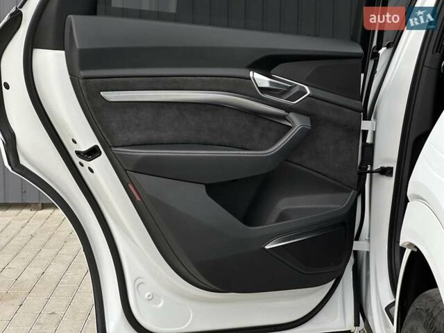 Белый Ауди E-Tron, объемом двигателя 0 л и пробегом 100 тыс. км за 36500 $, фото 21 на Automoto.ua