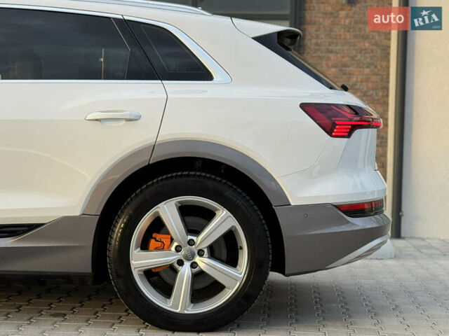 Білий Ауді E-Tron, об'ємом двигуна 0 л та пробігом 98 тис. км за 29700 $, фото 41 на Automoto.ua