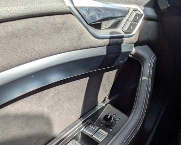 Білий Ауді E-Tron, об'ємом двигуна 0 л та пробігом 66 тис. км за 29950 $, фото 19 на Automoto.ua