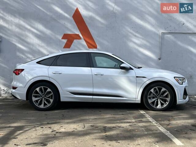 Белый Ауди E-Tron, объемом двигателя 0 л и пробегом 16 тыс. км за 46990 $, фото 16 на Automoto.ua