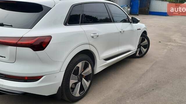Белый Ауди E-Tron, объемом двигателя 0 л и пробегом 89 тыс. км за 41500 $, фото 11 на Automoto.ua
