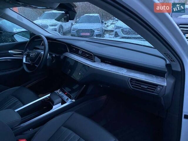 Білий Ауді E-Tron, об'ємом двигуна 0 л та пробігом 55 тис. км за 29400 $, фото 8 на Automoto.ua
