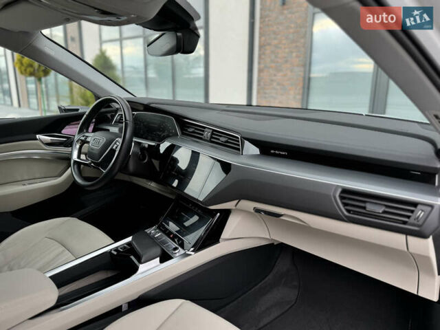 Білий Ауді E-Tron, об'ємом двигуна 0 л та пробігом 98 тис. км за 29700 $, фото 72 на Automoto.ua