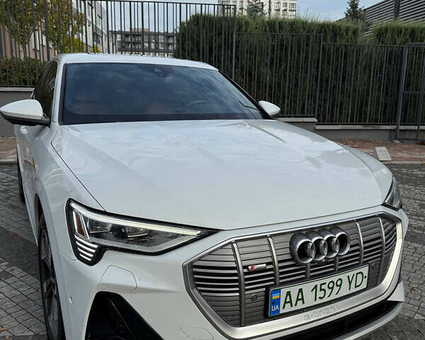 Белый Ауди E-Tron, объемом двигателя 0 л и пробегом 104 тыс. км за 33200 $, фото 4 на Automoto.ua