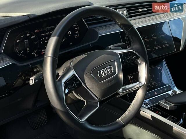 Белый Ауди E-Tron, объемом двигателя 0 л и пробегом 16 тыс. км за 46990 $, фото 44 на Automoto.ua