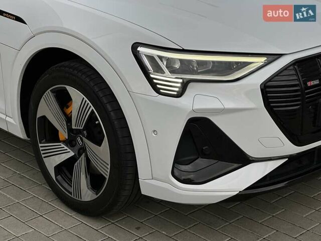 Белый Ауди E-Tron, объемом двигателя 0 л и пробегом 100 тыс. км за 36500 $, фото 3 на Automoto.ua