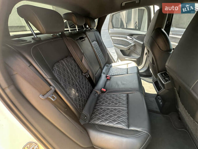 Белый Ауди E-Tron, объемом двигателя 0 л и пробегом 99 тыс. км за 35999 $, фото 8 на Automoto.ua