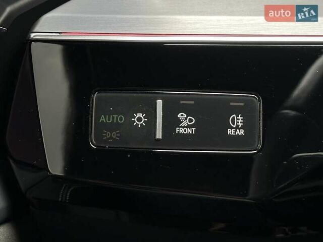 Белый Ауди E-Tron, объемом двигателя 0 л и пробегом 100 тыс. км за 36500 $, фото 45 на Automoto.ua