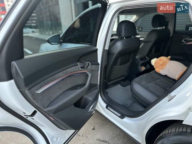 Білий Ауді E-Tron, об'ємом двигуна 0 л та пробігом 41 тис. км за 37500 $, фото 27 на Automoto.ua