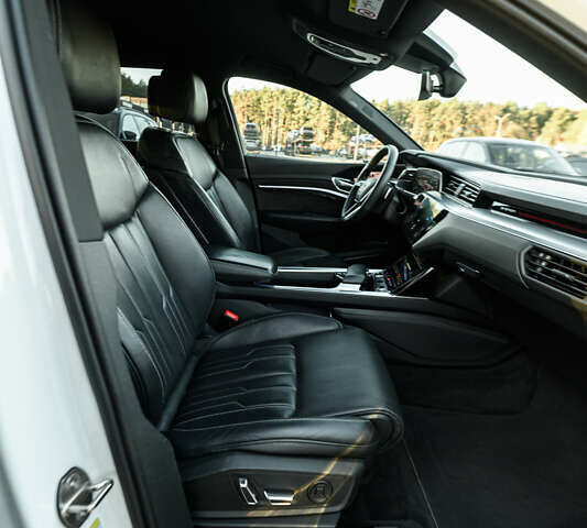 Белый Ауди E-Tron, объемом двигателя 0 л и пробегом 73 тыс. км за 46990 $, фото 46 на Automoto.ua