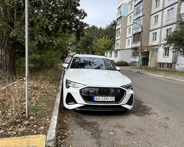 Белый Ауди E-Tron, объемом двигателя 0 л и пробегом 61 тыс. км за 42800 $, фото 1 на Automoto.ua