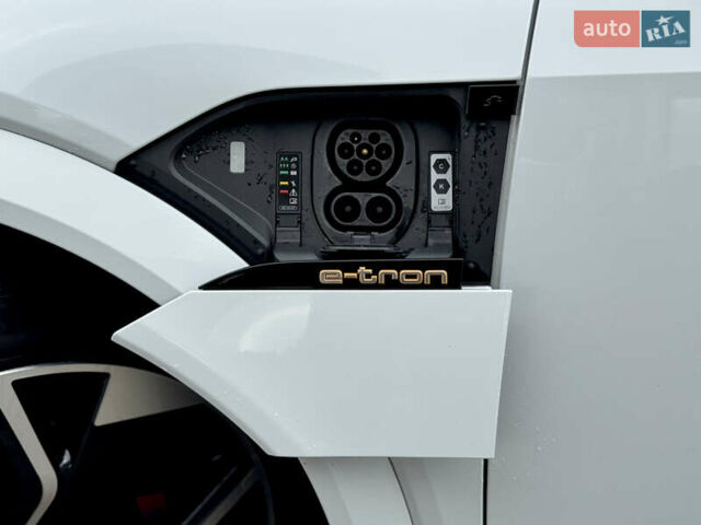 Белый Ауди E-Tron, объемом двигателя 0 л и пробегом 97 тыс. км за 42900 $, фото 22 на Automoto.ua