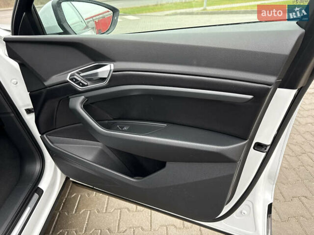 Білий Ауді E-Tron, об'ємом двигуна 0 л та пробігом 69 тис. км за 31500 $, фото 32 на Automoto.ua